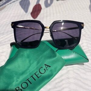Bottegga Veneta Sunglasses 

BV 10835A in color 003